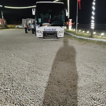 Patlak Lastikle Güvensiz Ve Gecikmeli Yolculuk Deneyimi