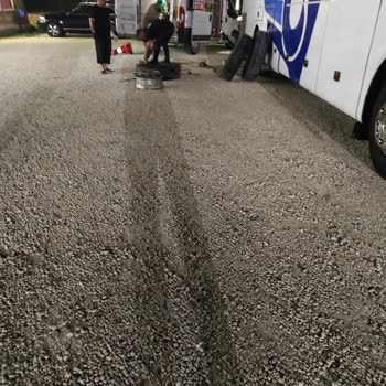 Patlak Lastikle Güvensiz Ve Gecikmeli Yolculuk Deneyimi