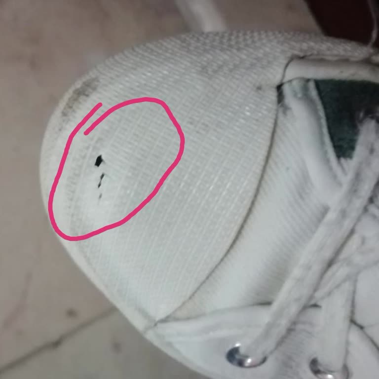 Aldığım Ayakkabı Kısa Sürede Yırtıldı, Mağaza Sorumluluk Almadı