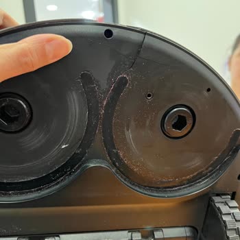 Servisten Kırık Dönen Robot Süpürge İçin Mağazada Kutuyu Açtırmadılar