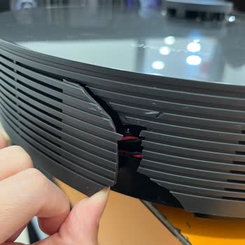 Servisten Kırık Dönen Robot Süpürge İçin Mağazada Kutuyu Açtırmadılar