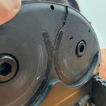 Servisten Kırık Dönen Robot Süpürge İçin Mağazada Kutuyu Açtırmadılar