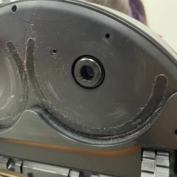 Servisten Kırık Dönen Robot Süpürge İçin Mağazada Kutuyu Açtırmadılar