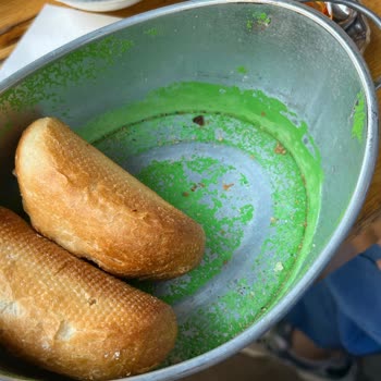 Kahvaltıda Bayat Ekmek Ve Ekmeklikte Saç Kılı Sorunu