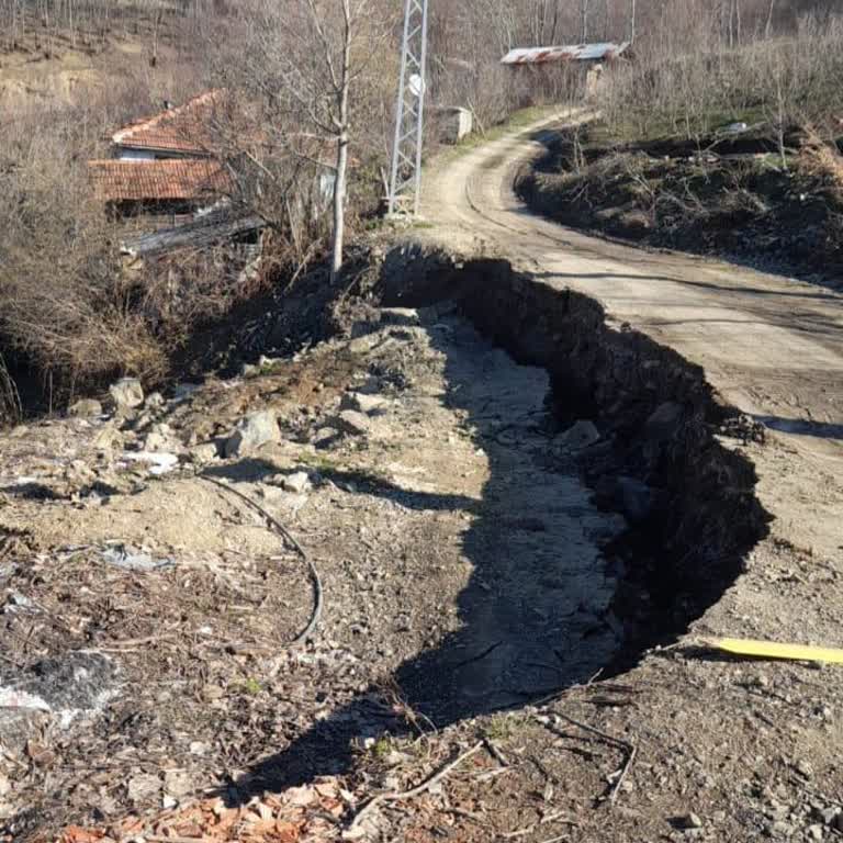 Yol Sorunumuz Çözülmüyor, Köyümüz Hizmetten Mahrum Bırakılıyor!