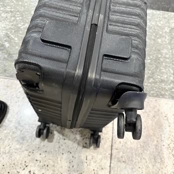 Kırık Teslim Edilen Bagaj Ve Çözümsüz Müşteri Hizmetleri Mağduriyeti