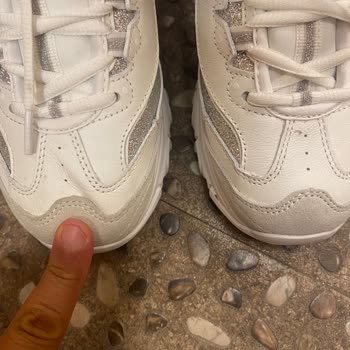 Ayakkabıda Kısa Sürede Yaşanan Sorun Ve Yetersiz Müşteri Hizmeti