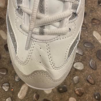 Ayakkabıda Kısa Sürede Yaşanan Sorun Ve Yetersiz Müşteri Hizmeti