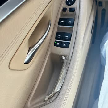 BMW F10 Kapı Kollarında Soyulma Ve Yapışma Sorunu