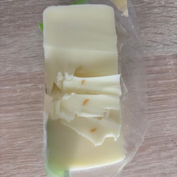 Aldığım Kaşarın İçinde Kırmızı Yabancı Maddeyle Karşılaştım