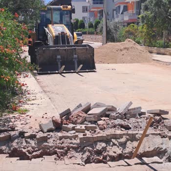 Didim'de Turizm Sezonunda Devam Eden Yer Altı Çalışmalarından Şikayetçiyim