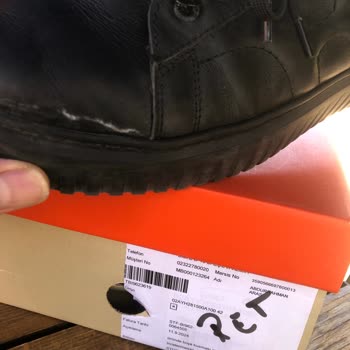 Aldığım Ayakkabıda Kısa Sürede Boya Kusması Ve Bağcık Sorunu Yaşadım