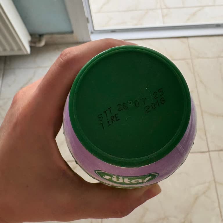 Sütaş Orman Meyveli Kefirden Ekşi Ve Asitli Tat Deneyimi