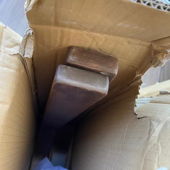 Kelebek Markasından Alınan Koltuklar Geç Teslim Edildi Ve Hasarlı Geldi