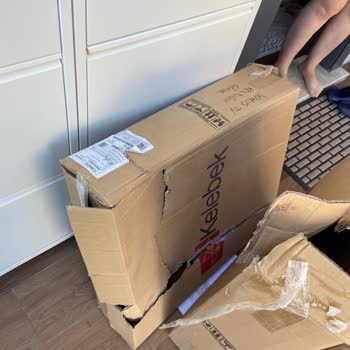 Kelebek Markasından Alınan Koltuklar Geç Teslim Edildi Ve Hasarlı Geldi