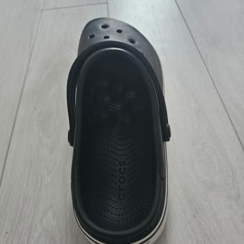 Sıcak Havada Küçülen Crocs Terlik Mağduriyeti