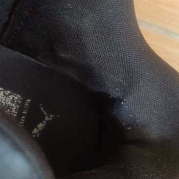 Kısa Sürede Yırtılan Ayakkabılara Değişim Yapılmıyor