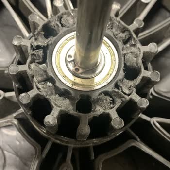 Mağaza Kurulumda Yardımcı Olmadı, Bebek Arabası Hatalı Takıldı Ve Yüksek Ücret Talep Edildi