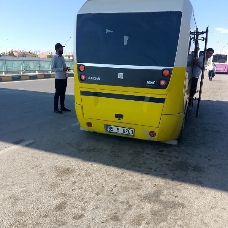 Sarı Minibüs Şoförlerinin Yolcu Seçmesi Ve Saygısız Davranışları