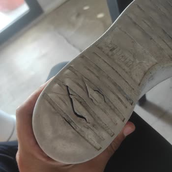 Kısa Sürede Yırtılan Ayakkabı Ve İnceleme Sonucunun Beklenmesi