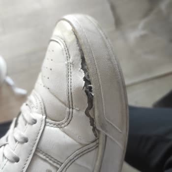 Kısa Sürede Yırtılan Ayakkabı Ve İnceleme Sonucunun Beklenmesi