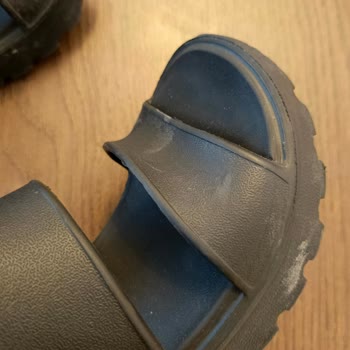 Güneşte Küçülen Sandalet İçin İade Reddedildi Mağaza Çözüm Sunmuyor