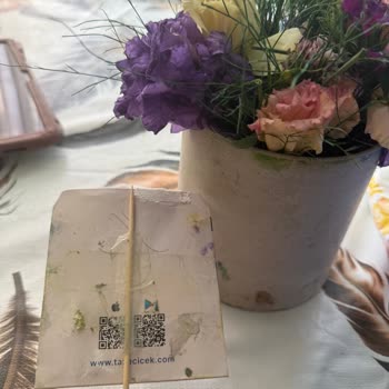 Görseldekiyle Uyuşmayan Çiçek Ve Yetersiz Müşteri Hizmeti Nedeniyle İade Talebi