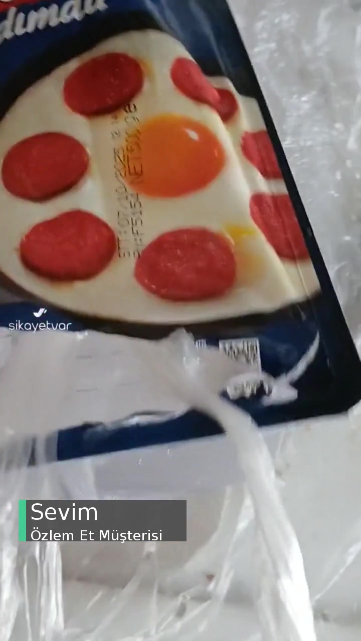Özlem Sucuğu Dana Diye Aldım Piliç Çıktı, Kokusu, Tadı Çok Kötü! videonun kapak resmi
