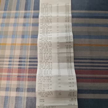 Son Kullanma Tarihi Geçmiş Ürün Ve İlgisiz Mağaza Yetkilileri