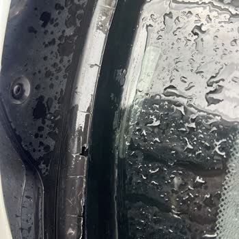 BMW 1 Serisi Ön Cam Fitili Sorunu Ve Servis Desteği Beklentisi