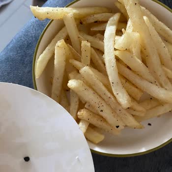 Patates Kızartmasında Yanık Ve Siyah Maddelerle Karşılaştım