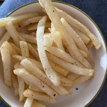 Patates Kızartmasında Yanık Ve Siyah Maddelerle Karşılaştım