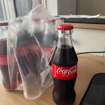 Cam Şişe Coca-Cola'da Plastik Ve Rutubet Kokusu Sorunu