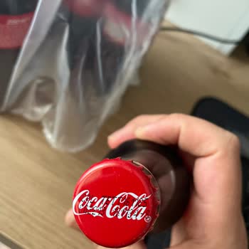Cam Şişe Coca-Cola'da Plastik Ve Rutubet Kokusu Sorunu