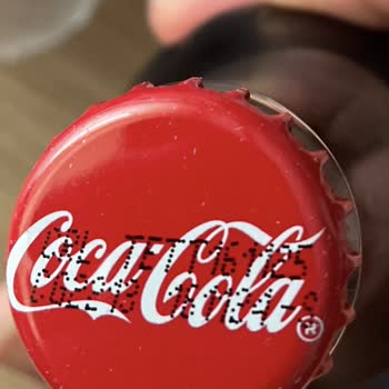 Cam Şişe Coca-Cola'da Plastik Ve Rutubet Kokusu Sorunu