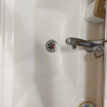 Turkuaz Seramik Lavaboda Kendiliğinden Oluşan Çatlaklar Ve Çözüm Bekleyişi