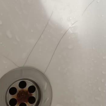 Turkuaz Seramik Lavaboda Kendiliğinden Oluşan Çatlaklar Ve Çözüm Bekleyişi