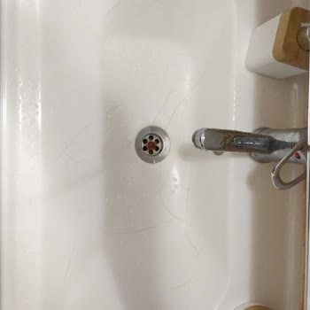 Turkuaz Seramik Lavaboda Kendiliğinden Oluşan Çatlaklar Ve Çözüm Bekleyişi