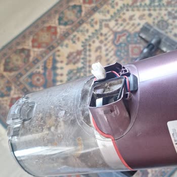 Süpürgenin Toz Haznesi Sap Bağlantı Yerinden Kırıldı, Kullanıcı Hatası Mı?