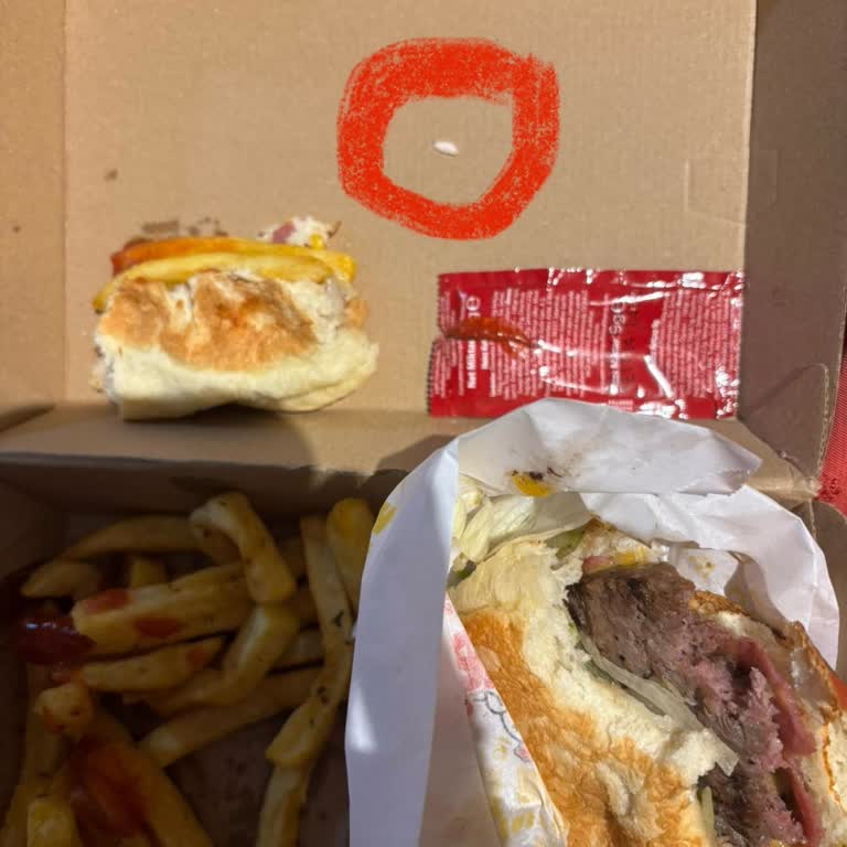 Hamburgerde Yabancı Cisim Şoku: Sağlığımız Tehlikede