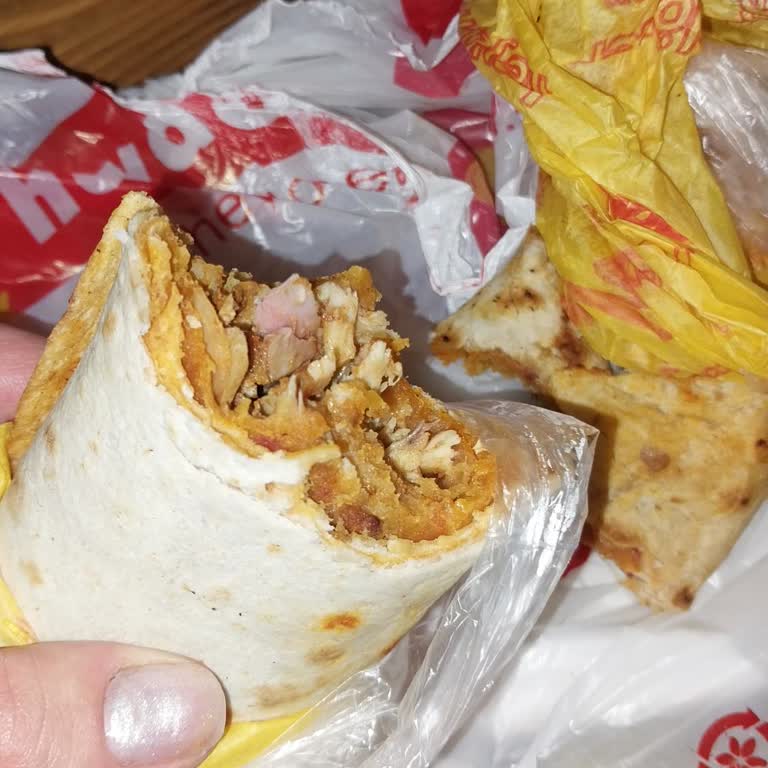 Hey Döner Dönerde Et Yoktu, Ekmeği Kuruydu, Memnun Kalmadık