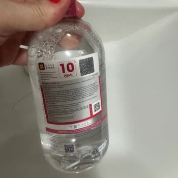 Aldığım Makyaj Temizleme Suyu Gözlerimizde Ciddi Yanma Yaptı