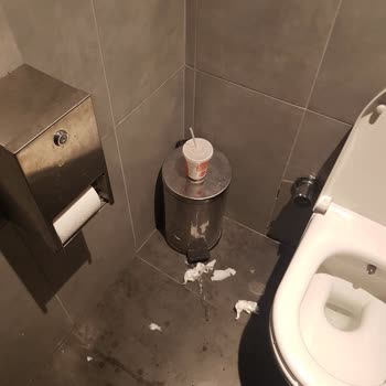 Kadıköy Burger King Rıhtım Şubesinde Hijyen Ve Personel Sorunu