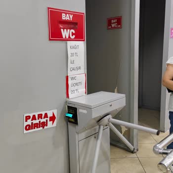 Otobüs Yolculuğunda Rötar, Kötü Tuvalet Koşulları Ve İlgisiz Personel