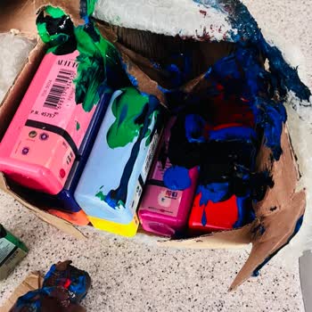 Aldığım Boyalar Hasarlı Ve Eksik İlgiyle Geldi