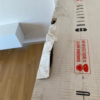 Ağır Hasarlı Televizyon Kutusu Ve Çözülmeyen Servis Sorunu