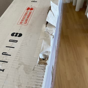 Ağır Hasarlı Televizyon Kutusu Ve Çözülmeyen Servis Sorunu