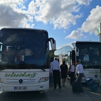 Eski Ve Güvensiz Otobüsle Tehlikeli Yolculuk: Duman, Rötar Ve İlgisizlik