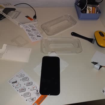 Spigen İphone 16 Pro Ekran Koruyucu Uygulamasında Baloncuk Sorunu Ve Memnuniyetsizlik