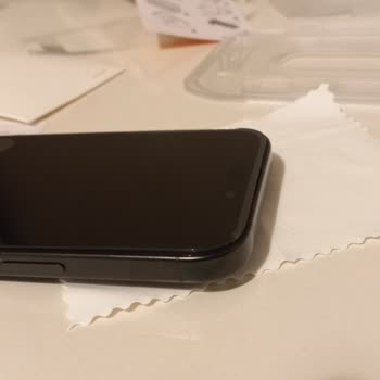 Spigen İphone 16 Pro Ekran Koruyucu Uygulamasında Baloncuk Sorunu Ve Memnuniyetsizlik